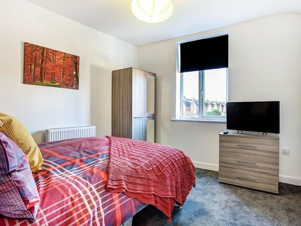 Фото Townhouse Plus @ 166 Edleston Road Crewe