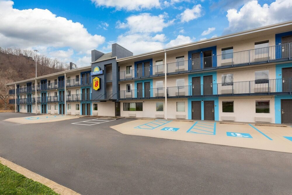 Фото Super 8 by Wyndham Charleston Wv