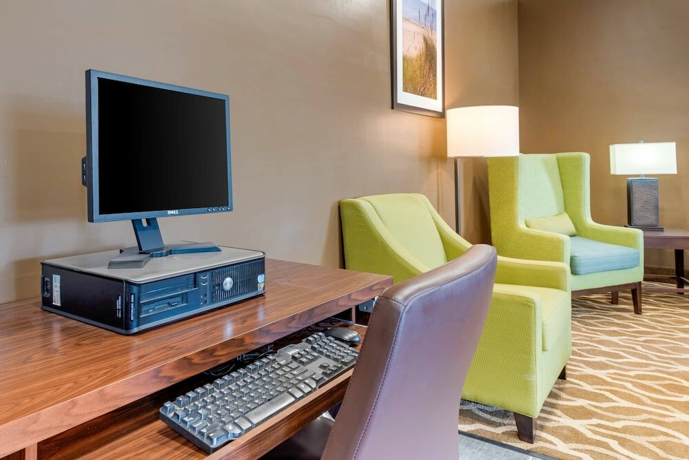 Фото Comfort Inn & Suites