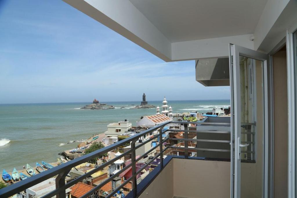 Фото Hotel Maadhini