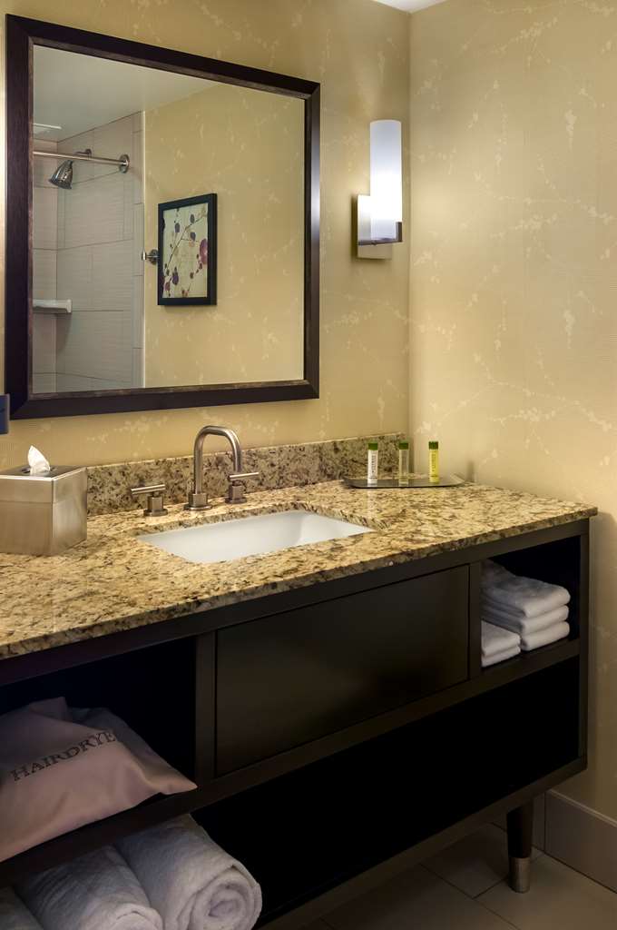 Фото DoubleTree by Hilton Hotel Los Angeles Downtown