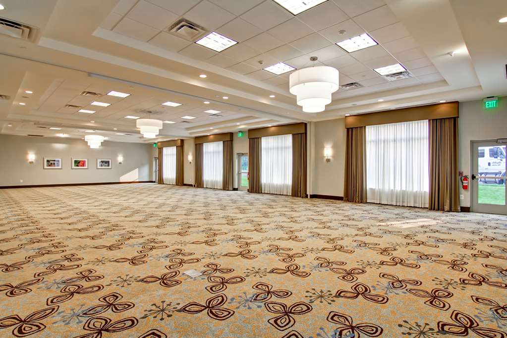 Фото Hilton Garden Inn Woodbridge