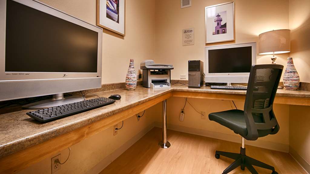 Фото Executive Residency by Best Western Navigator Inn & Suites