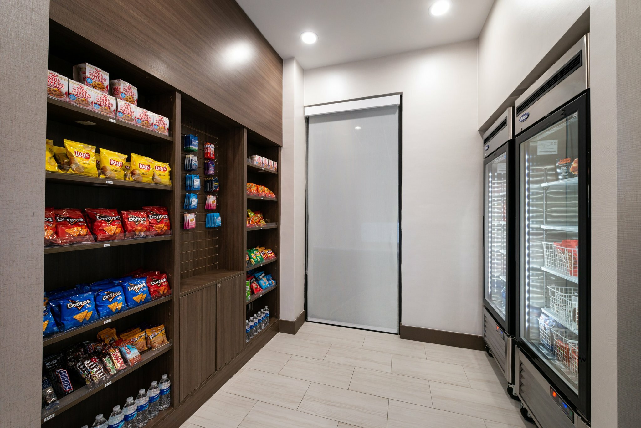 Фото Holiday Inn Express & Suites Los Angeles Downtown West