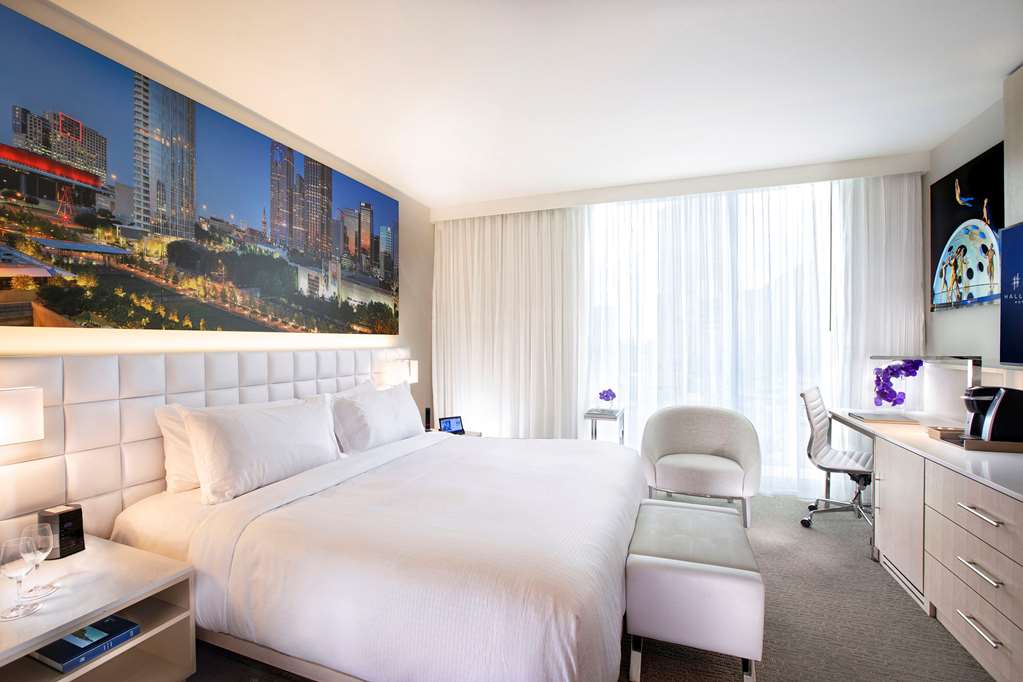 Фото Hall Arts Hotel Dallas, Curio Collection by Hilton