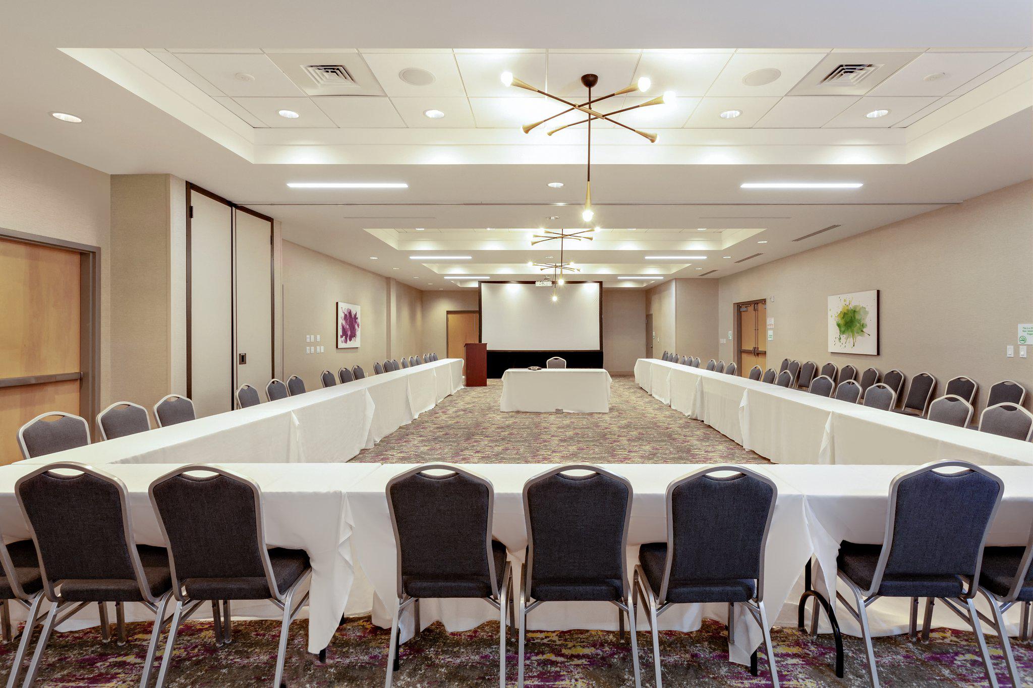 Фото Holiday Inn Tallahassee E Capitol - Univ, an Ihg Hotel