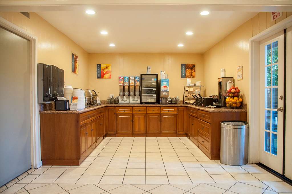 Фото Best Western Village Inn
