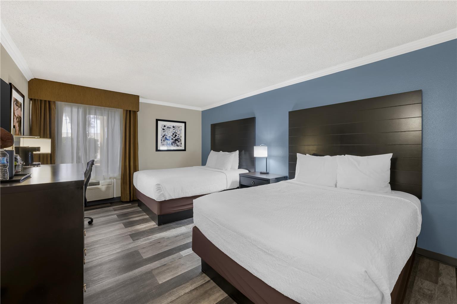 Фото Best Western Airport Albuquerque InnSuites Hotel & Suites