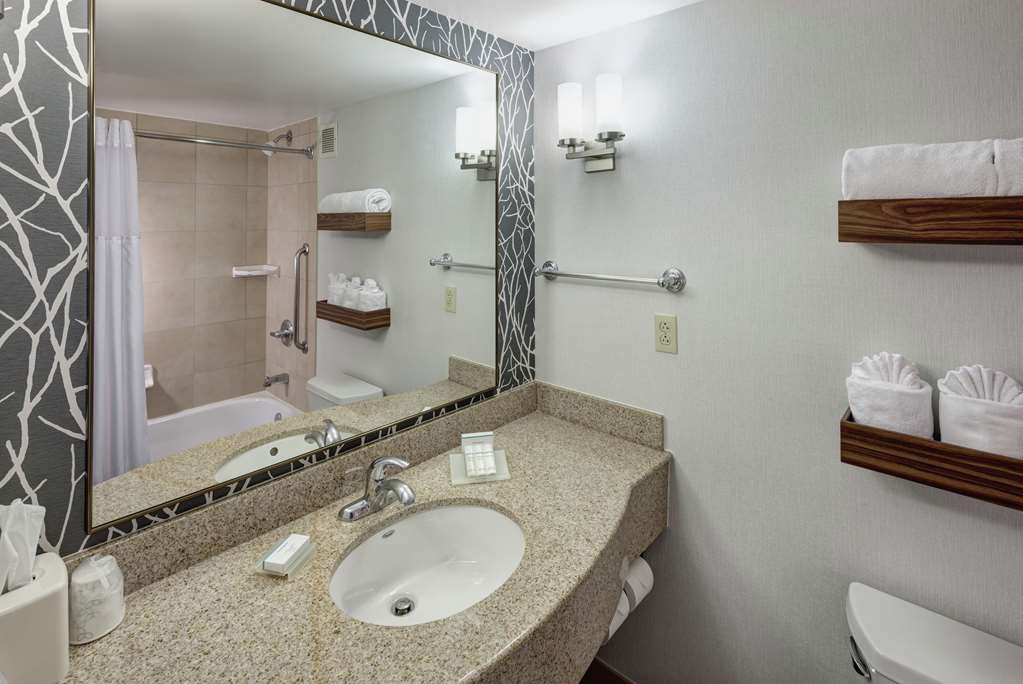 Фото Hilton Garden Inn Naperville/Warrenville