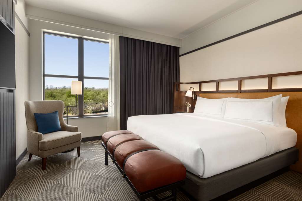 Фото Valley Hotel Homewood Birmingham, Curio Collection by Hilton