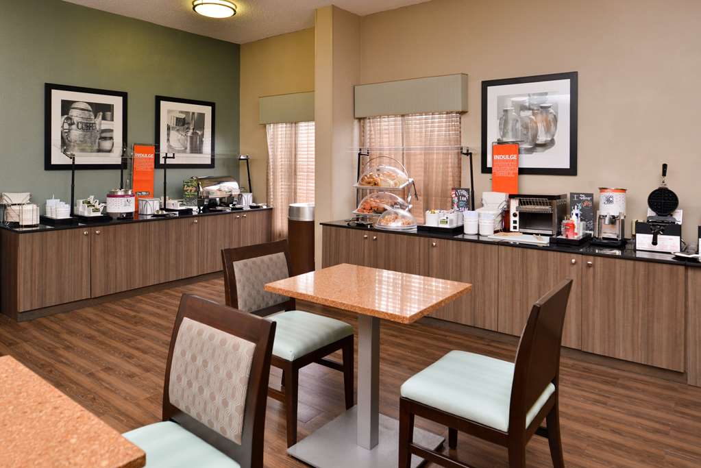Фото Hampton Inn closest to Universal Orlando