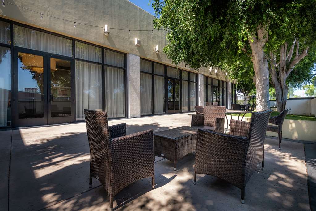 Фото DoubleTree by Hilton Los Angeles - Norwalk