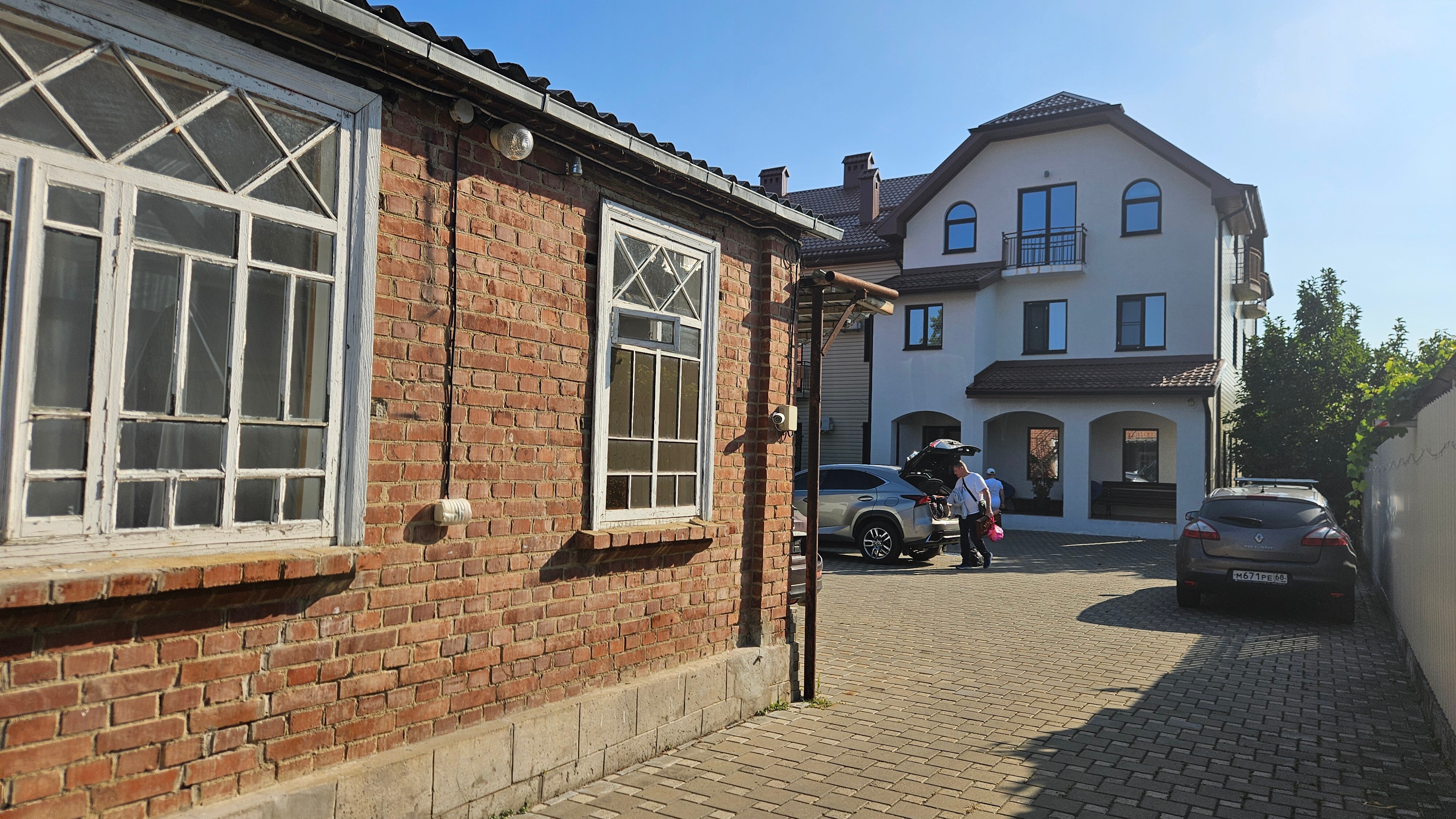 Фото Август