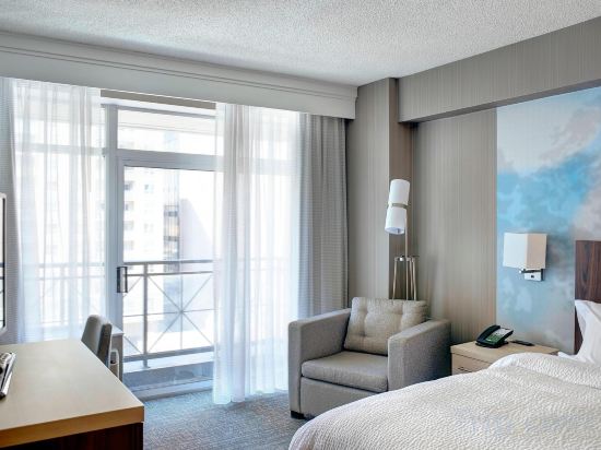 Фото Courtyard by Marriott Toronto Downtown