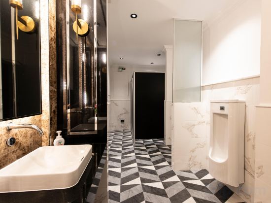 Фото Blackwoods Hotel Pattaya