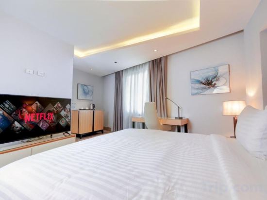 Фото The Row Residential Hotel