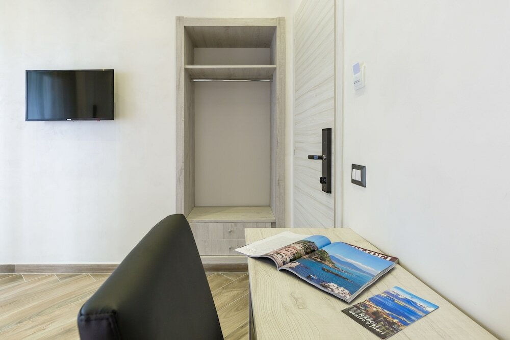 Фото Hotel Bella Napoli