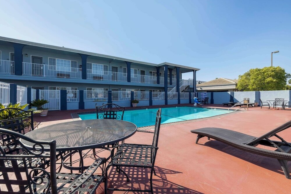 Фото Best Western Orange Plaza