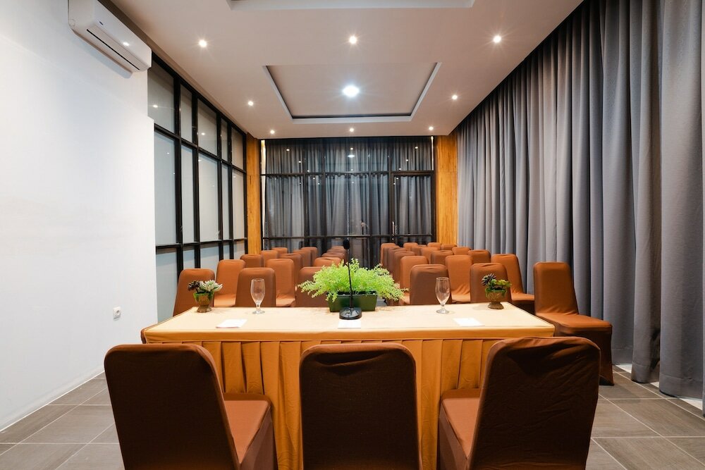 Фото The Crew Hotel Kualanamu International Airport