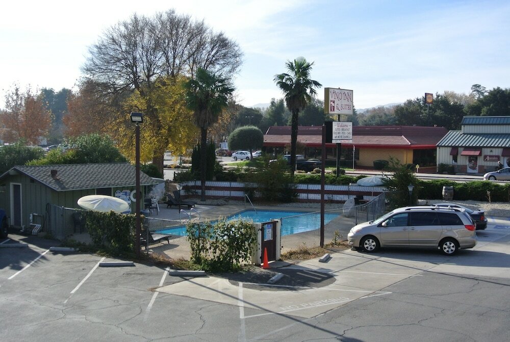 Фото Vino Inn & Suites