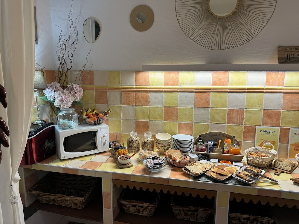 Фото Brit Hotel Des Grands Hommes Bordeaux Centre