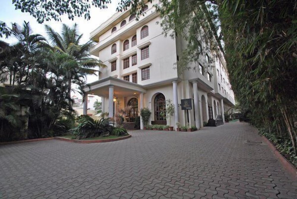 Фото The Grand Magrath Hotel