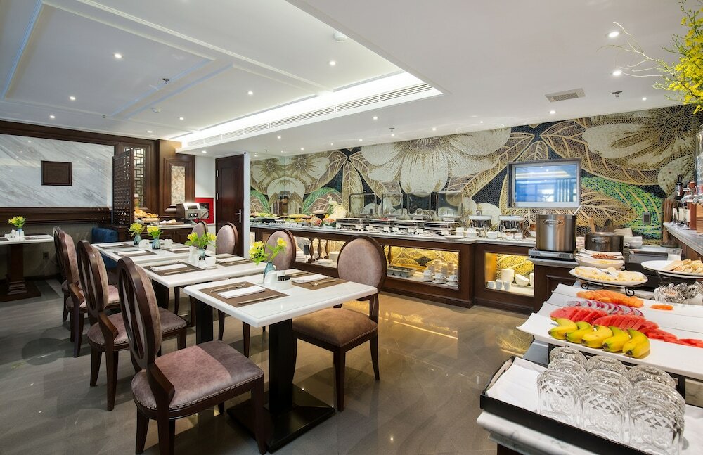 Фото The Q Hotel Hanoi