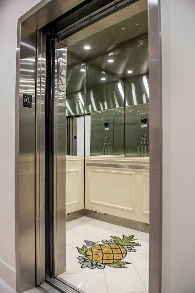 Фото Staypineapple, An Artful Hotel