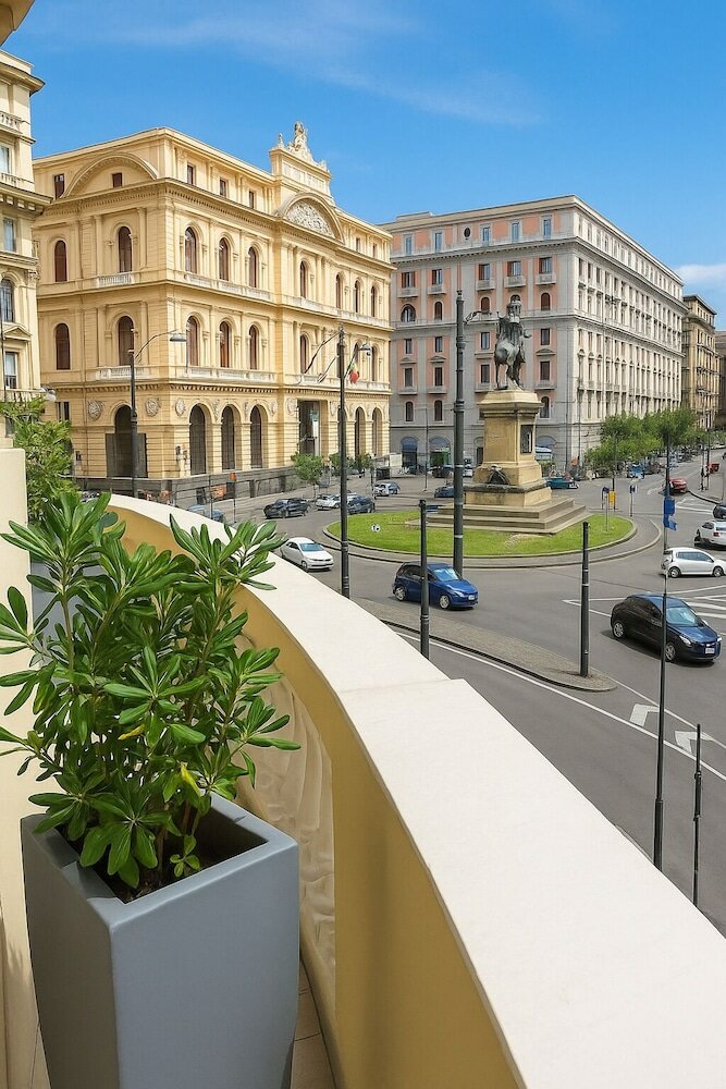 Фото Piazza Bovio 22