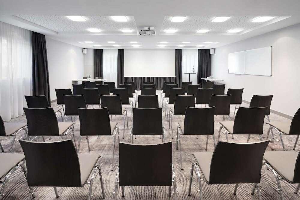 Фото Park Inn by Radisson Zurich Airport