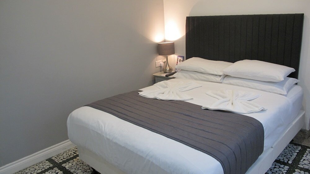 Фото Alhambra Hotel