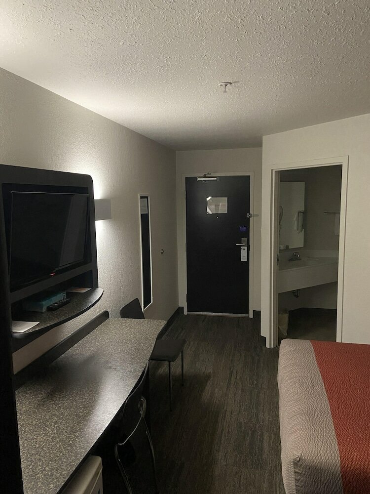 Фото Motel 6 Saskatoon