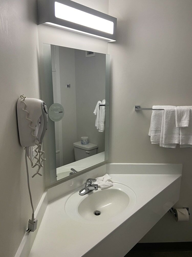 Фото Motel 6 Saskatoon