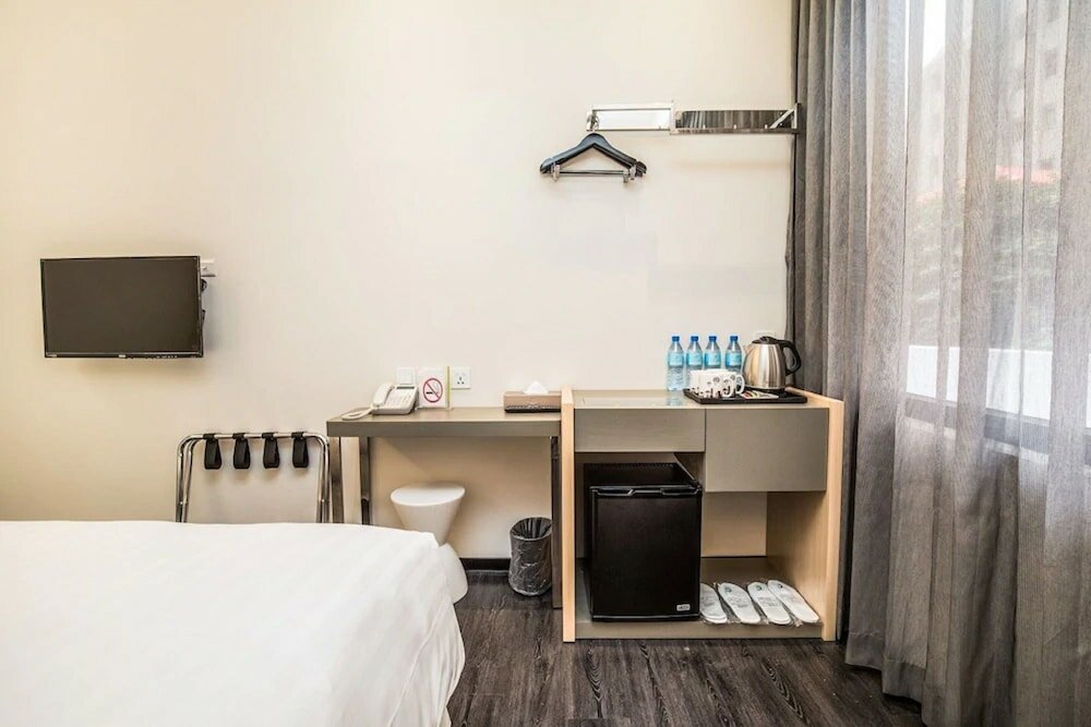 Фото Green World Hotel Zhonghua