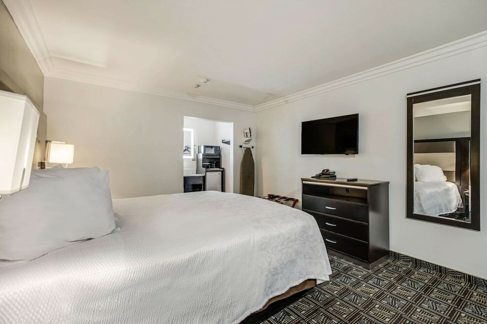 Фото Rodeway Inn Old Town Temecula