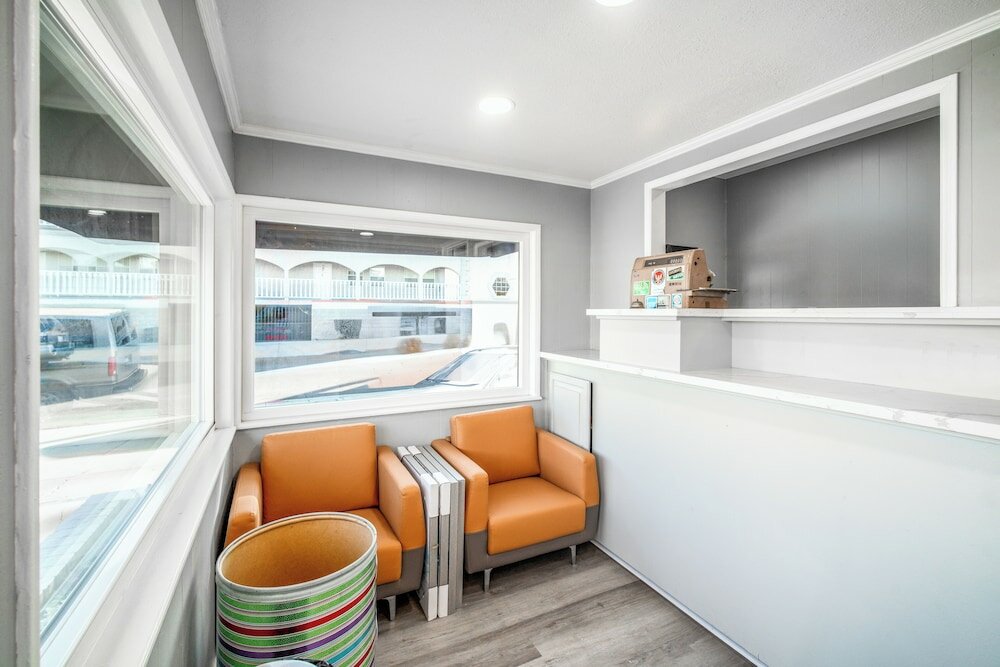 Фото Pacific Inn & Suites