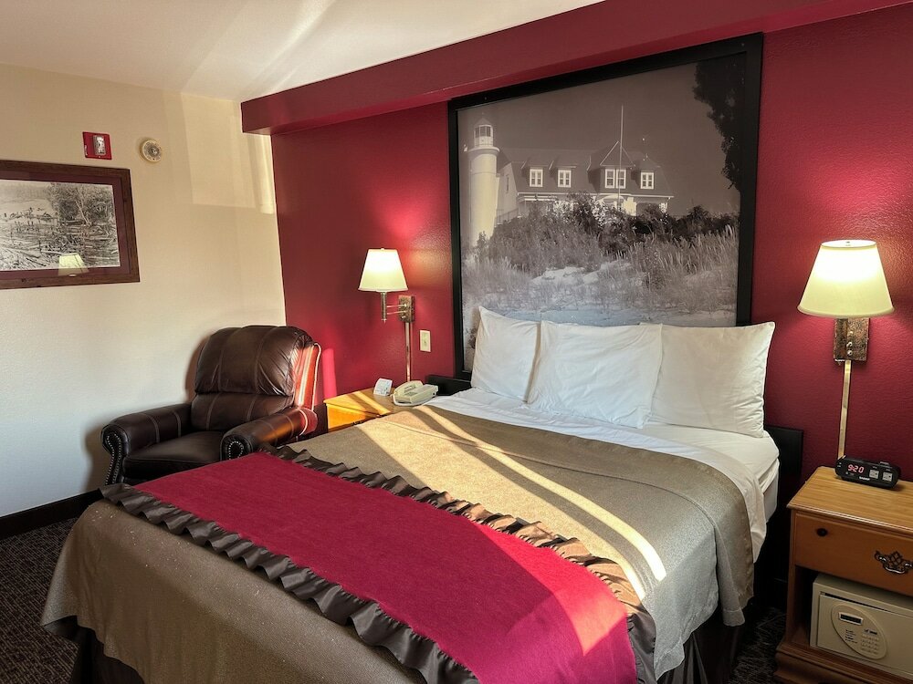 Фото Super 8 by Wyndham West Branch