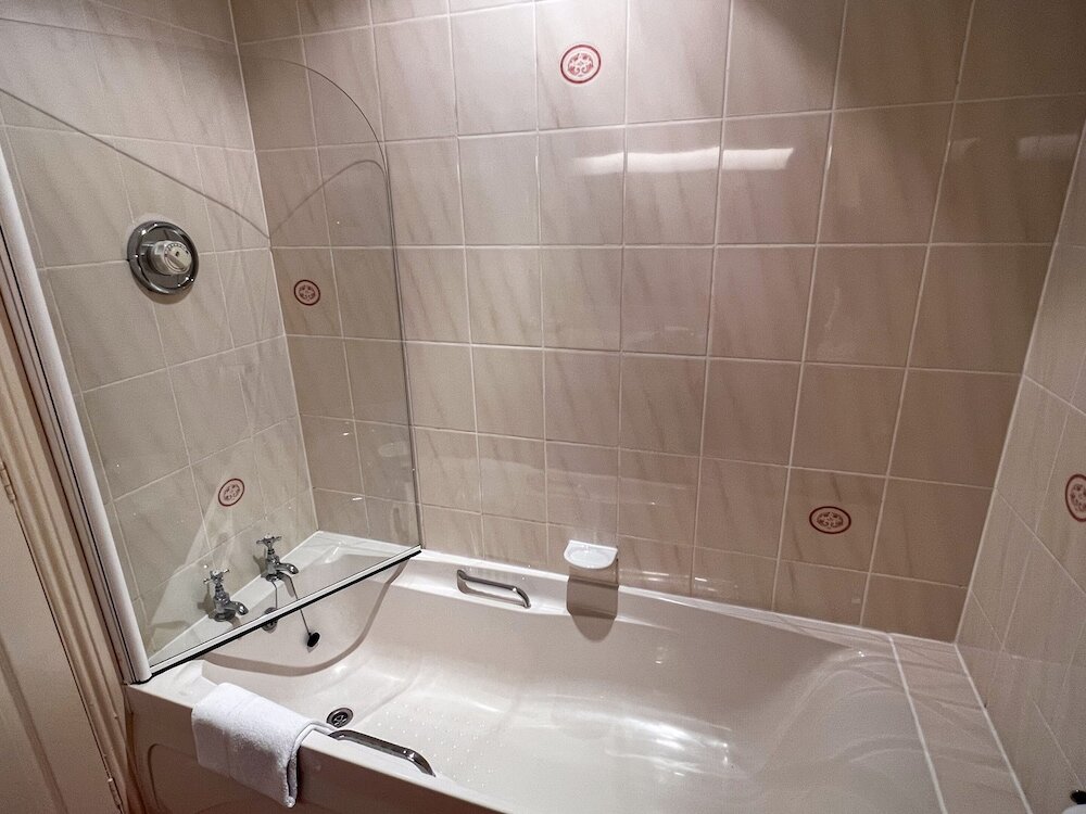 Фото Gwesty Minffordd Hotel