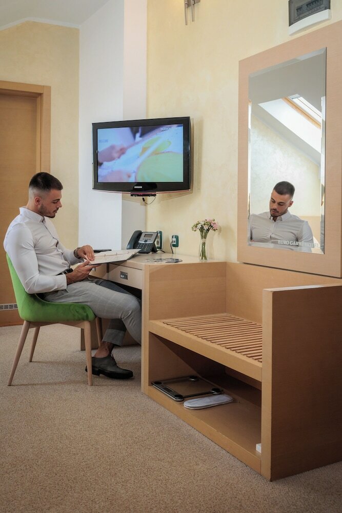 Фото Euro Garni Hotel