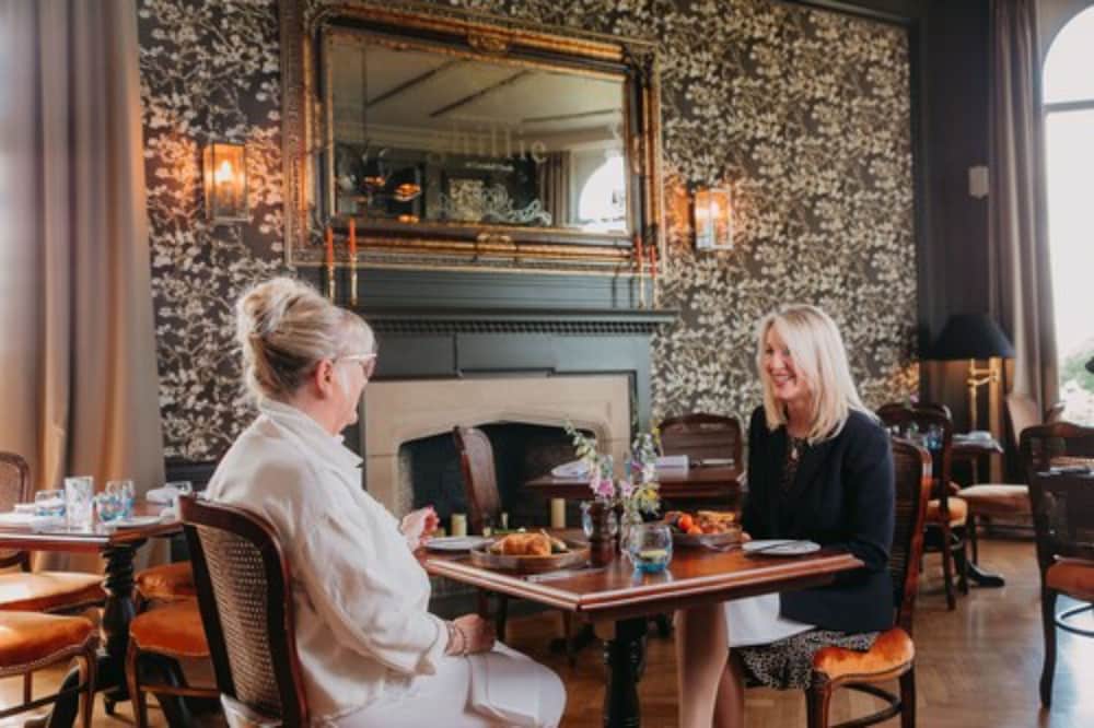 Фото Cornhill Castle Hotel