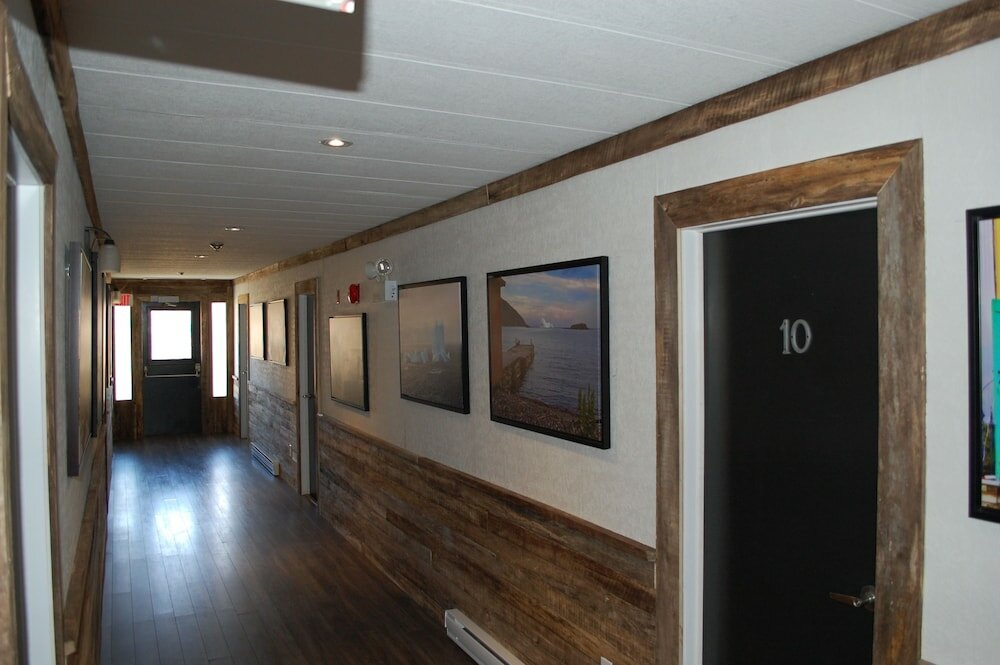 Фото Edge of the Avalon Inn