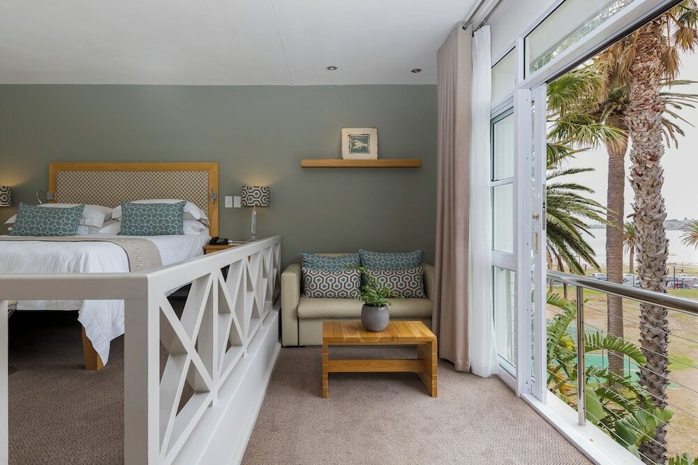 Фото The Bay Hotel