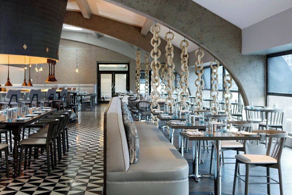 Фото Renaissance Reno Downtown Hotel & SPA