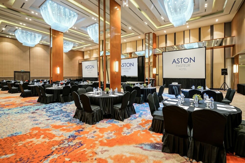 Фото Aston Pasteur Hotel
