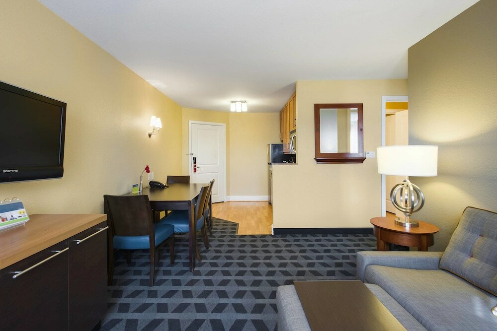 Фото TownePlace Suites Kansas City Overland Park