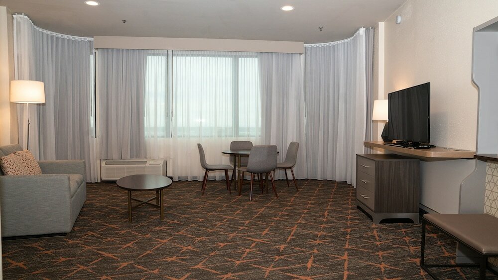 Фото Holiday Inn New Orleans West Bank Tower, an Ihg Hotel