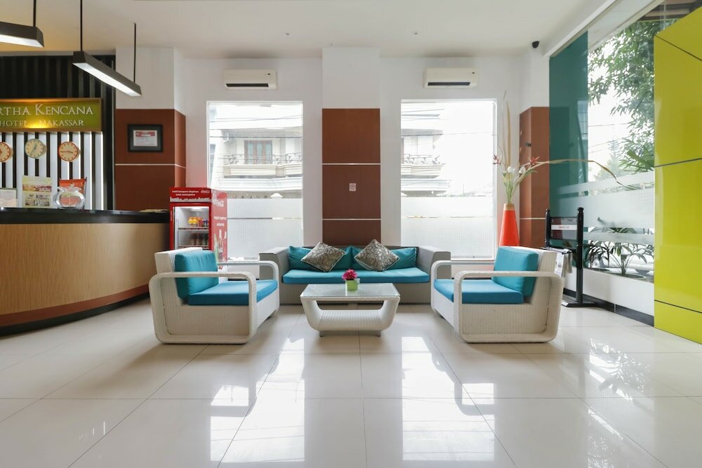 Фото RedDoorz Plus near Pantai Losari