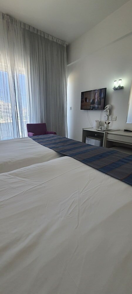 Фото Silver Sands Beach Hotel