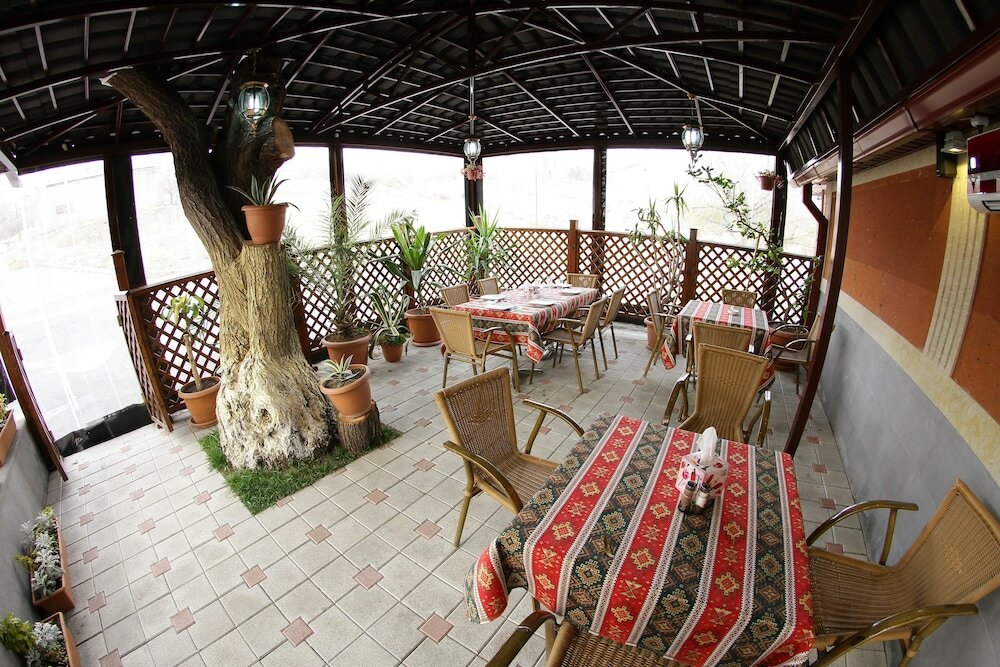 Фото Отель Roma Yerevan & Tours