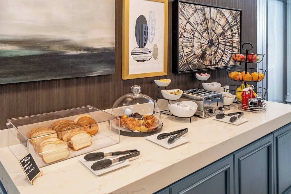 Фото Delta Hotels Huntington Downtown